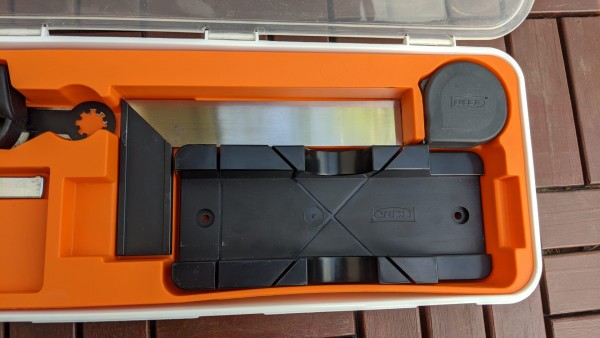 Boîte à outils pour couper bois ou métal léger