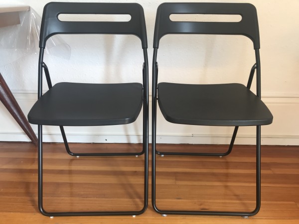 2 chaises pliantes noires