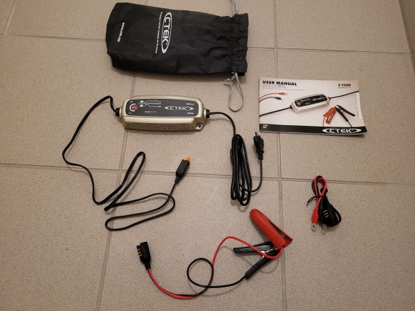 Chargeur de batterie de voiture / moto